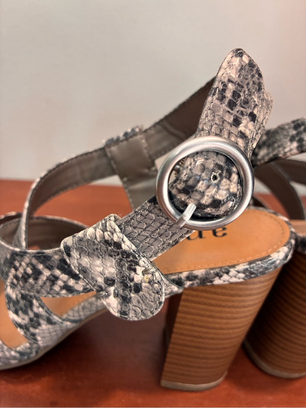 a.n.a Nadia Heels Sandals Snake Skin Print Taupe Gray Sz 7.5 New w/o Tags or Box - Picture 8 of 11
